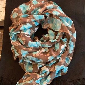 Pretty ruffle scarf